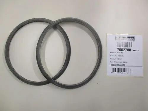 Zwei schwarze Dichtringe liegen übereinander auf einem hellen Untergrund. Neben den Ringen befindet sich ein Etikett der Marke Remeha mit Artikelnummer und Beschreibung.